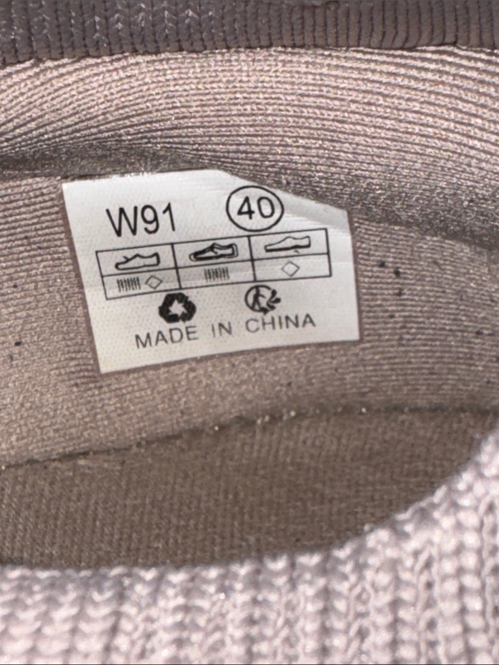 Within shoes - Picture 5 of 6